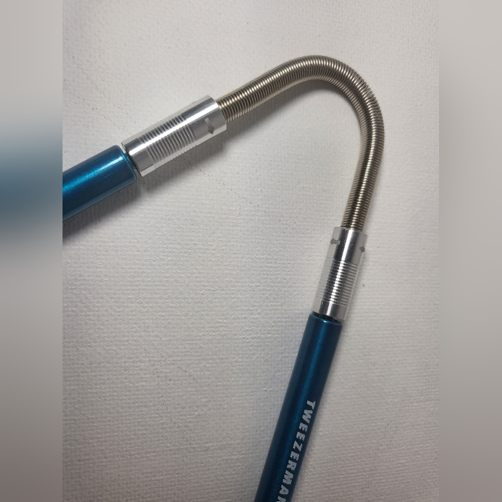 TWEEZERMAN Smooth Finish Facial Hair Remover -NWOT COLOR-Turquoise
